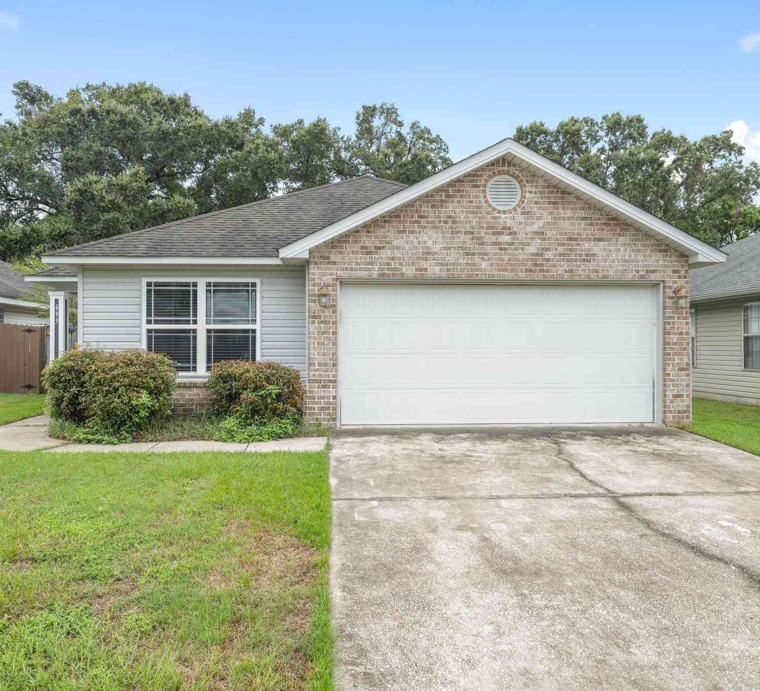 Homes For Sale - 695 Edith Ln<br/> Pensacola, FL 32534