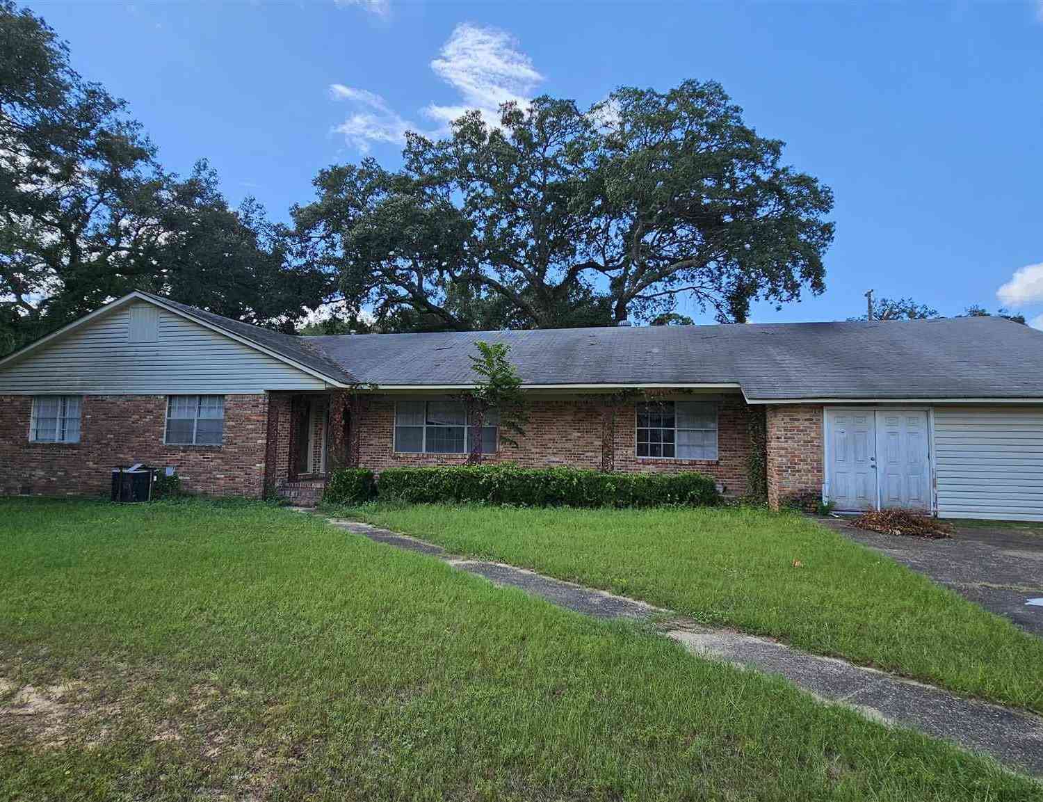Homes For Sale - 4707 Marseille Dr<br/> Pensacola, FL 32505