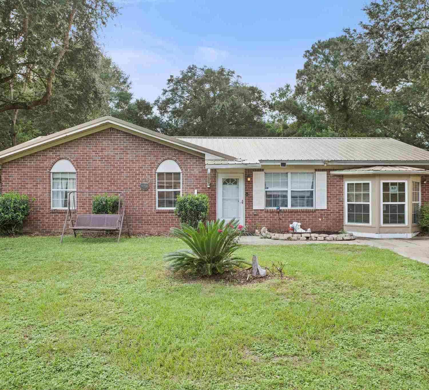Homes For Sale - 5398 Jenny Cir<br/> Pace, FL 32571