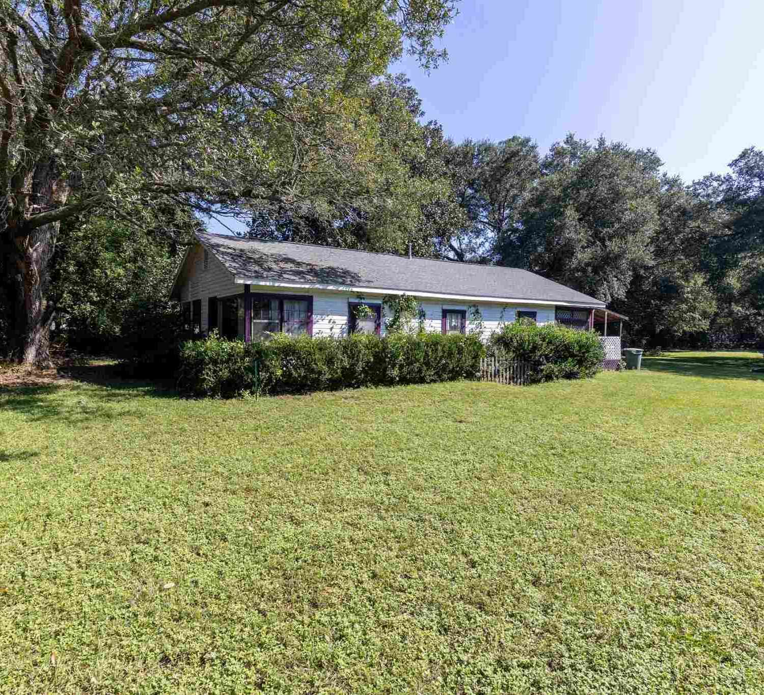 Homes For Sale - 5926 Mitchell Ln<br/> Pensacola, FL 32526