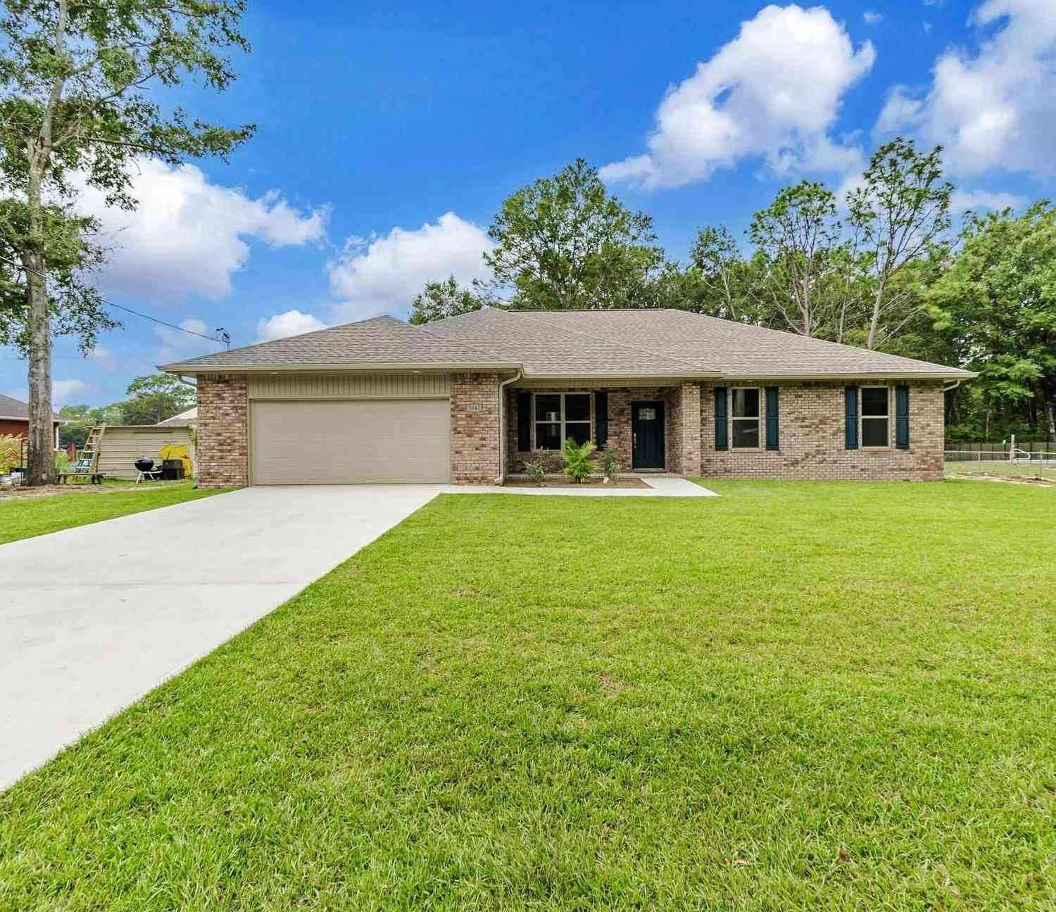 Homes For Sale - 5841 Locust St<br/> Milton, FL 32570