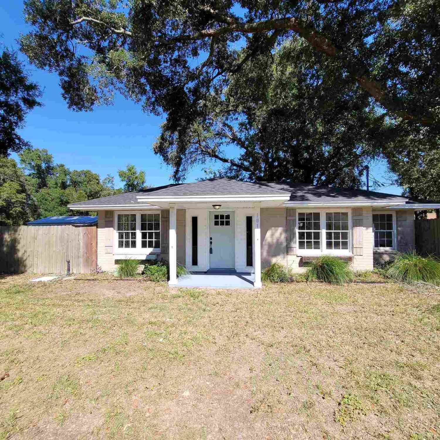 Homes For Sale - 10110 Scenic Hwy<br/> Pensacola, FL 32514