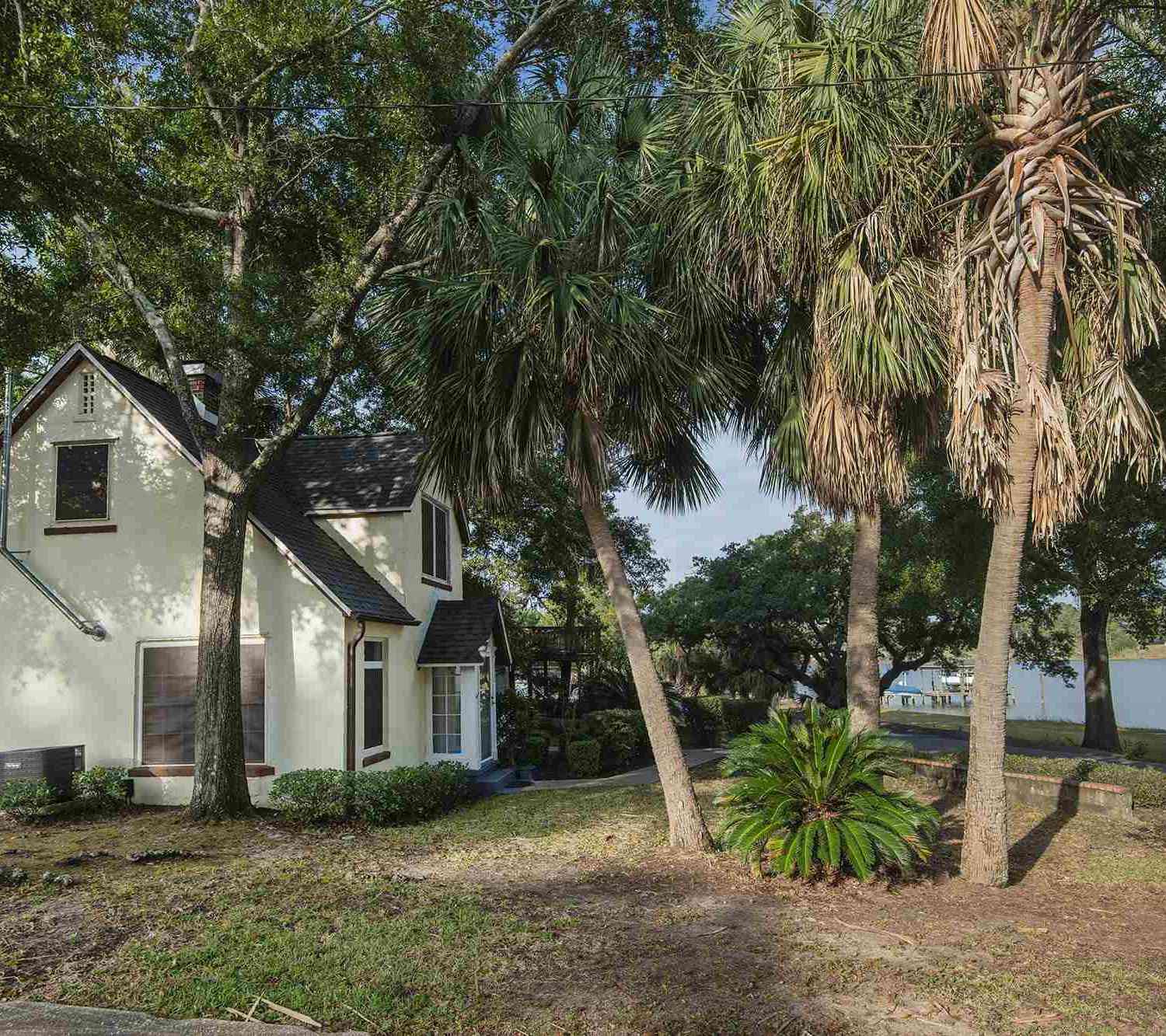 Homes For Sale - 900 Bayou Blvd<br/> Pensacola, FL 32503