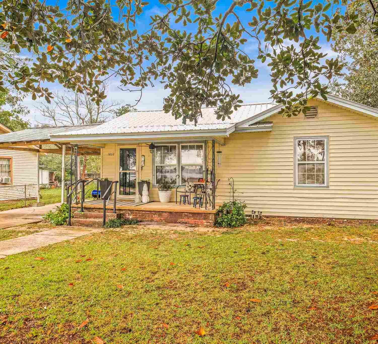 Homes For Sale - 7068 Old Spanish Trl Rd<br/> Milton, FL 32583