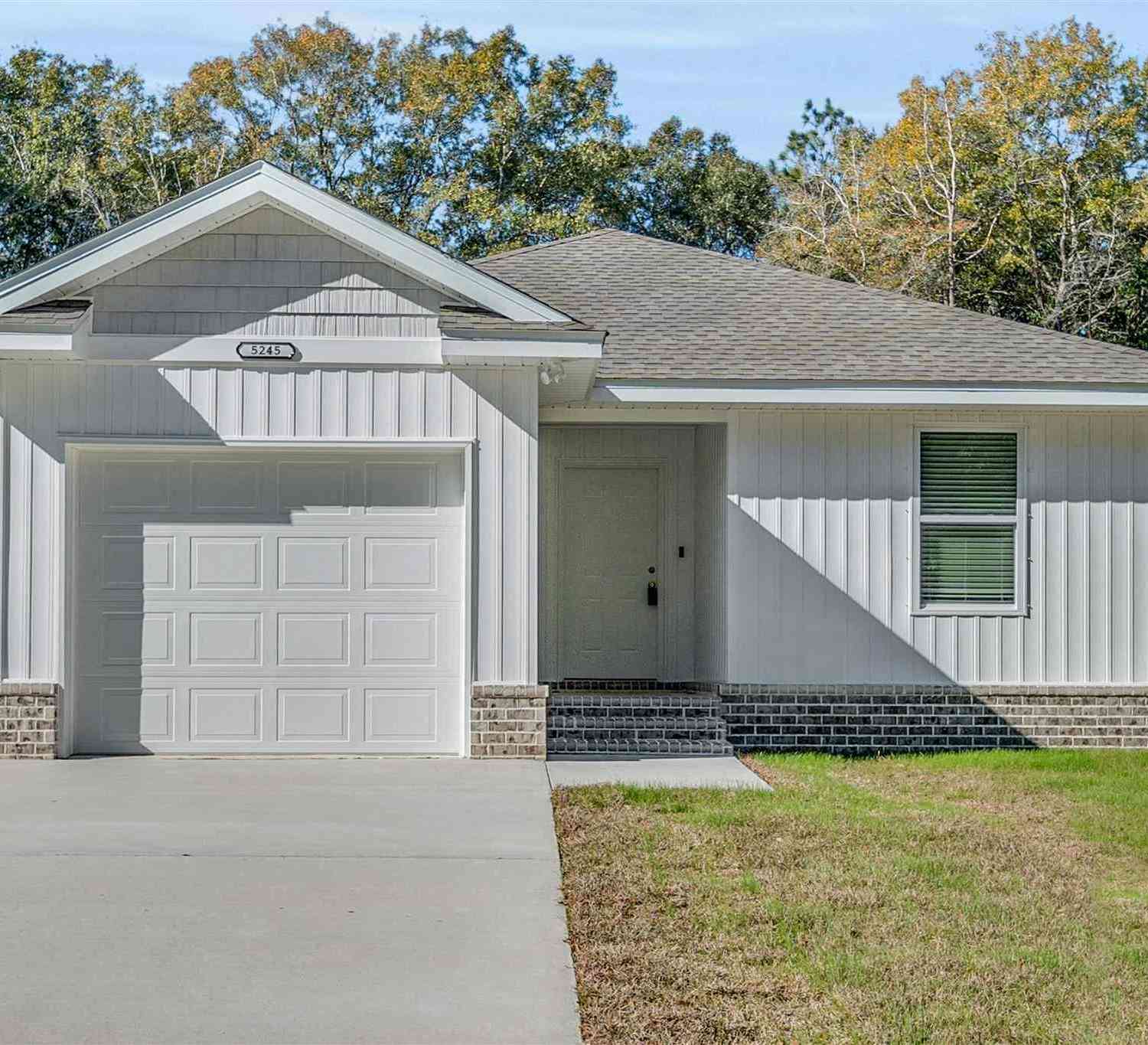 Homes For Sale - 5245 Madison Ave<br/> Pace, FL 32571