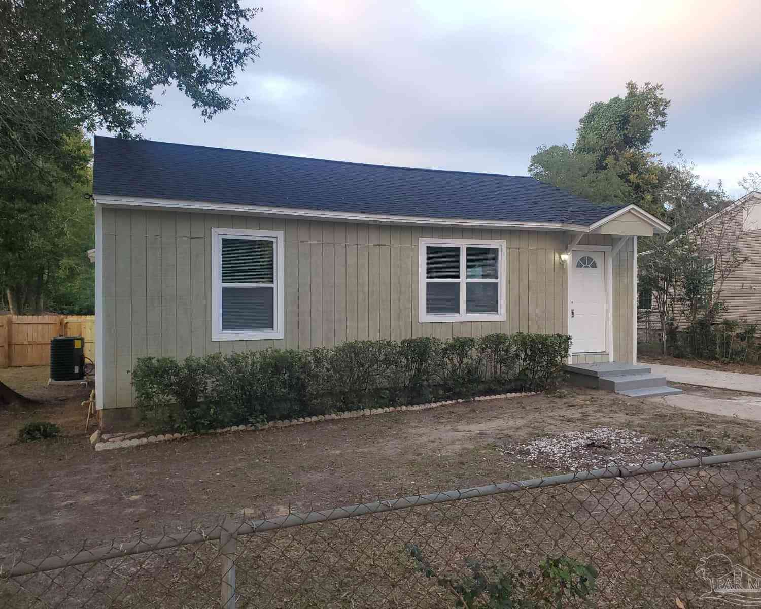 Homes For Sale - 24 Gloucester Ave<br/> Pensacola, FL 32505