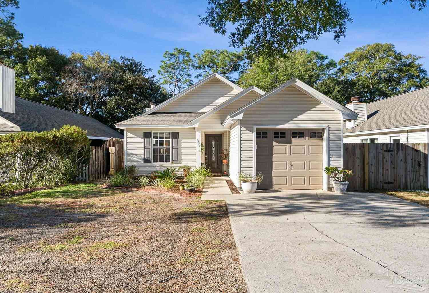 Homes For Sale - 4539 Northpointe Pl<br/> Pensacola, FL 32514