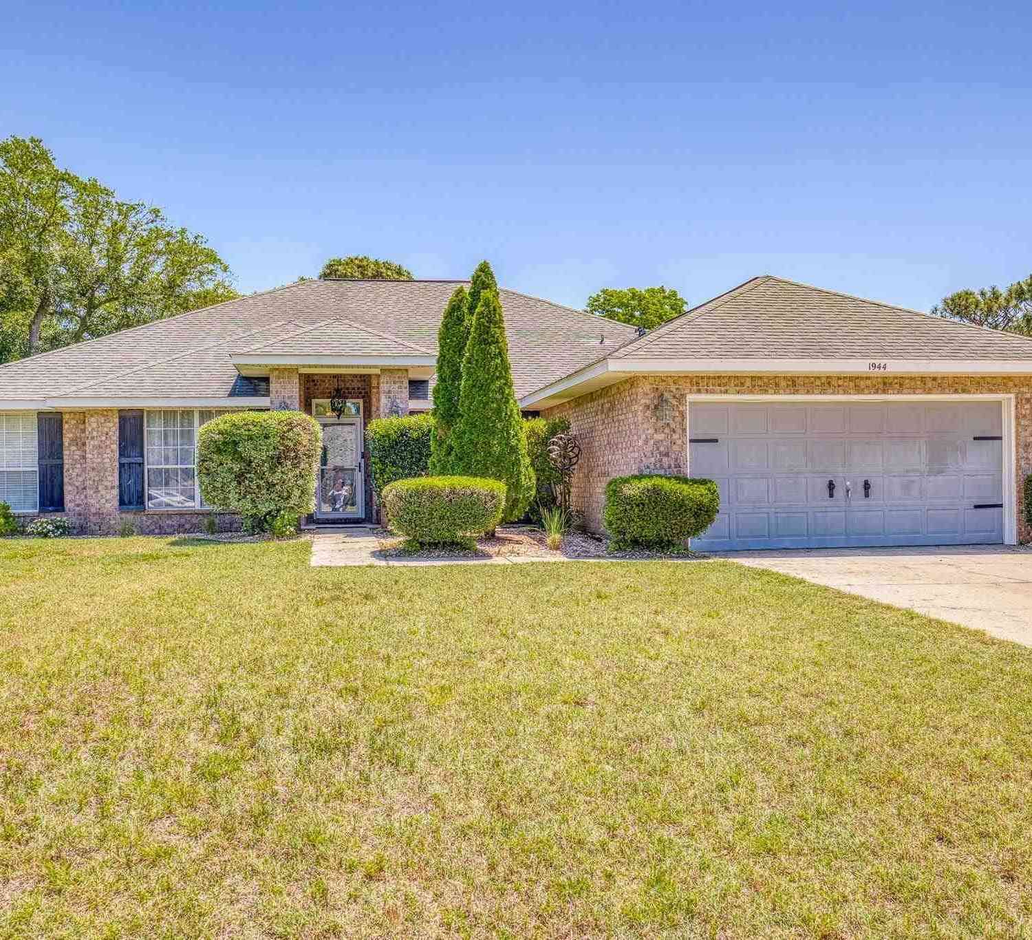 Homes For Sale - 1944 Seahawk Ln<br/> Navarre, FL 32566
