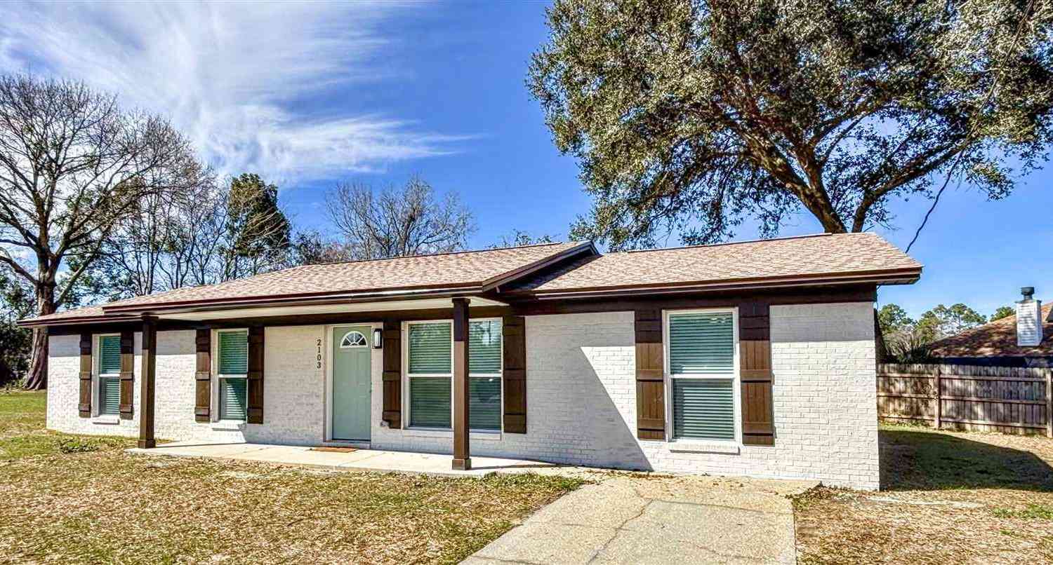 Homes For Sale - 2103 Squire Dr<br/> Cantonment, FL 32533