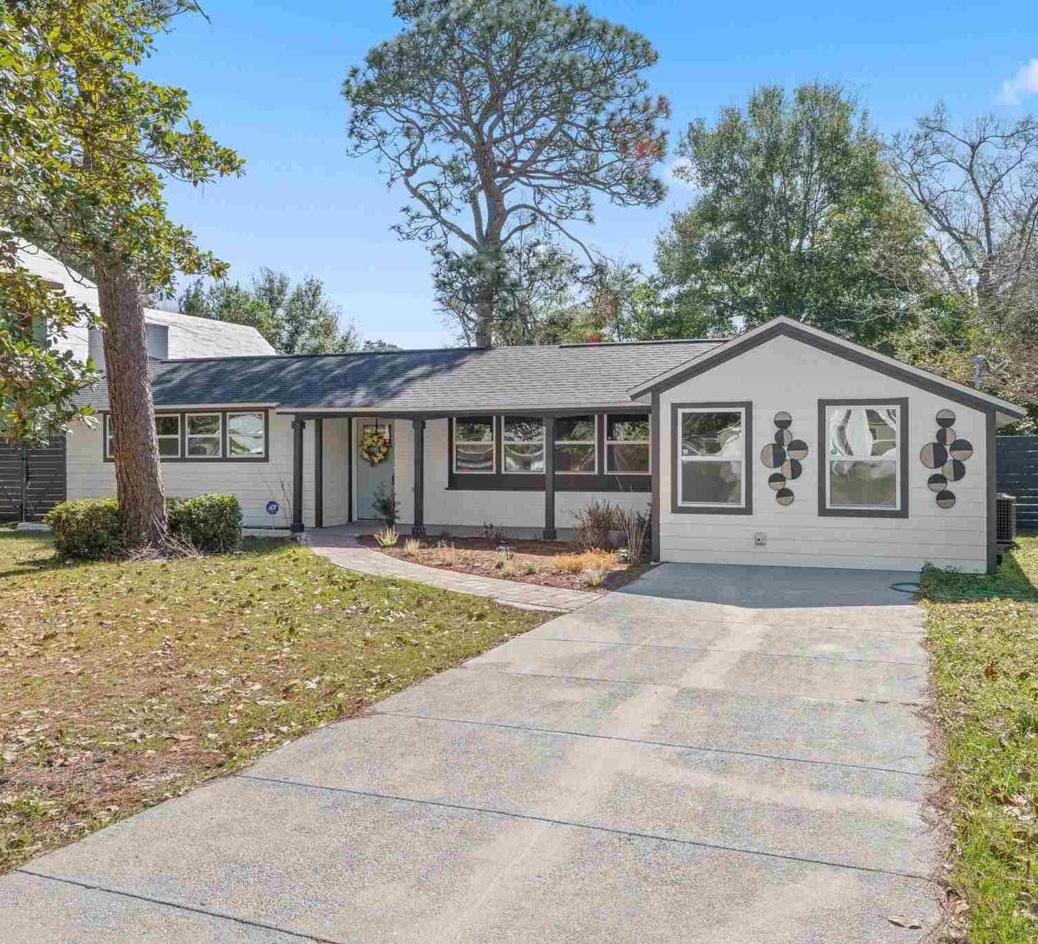 Homes For Sale - 1755 E Hayes St<br/> Pensacola, FL 32503