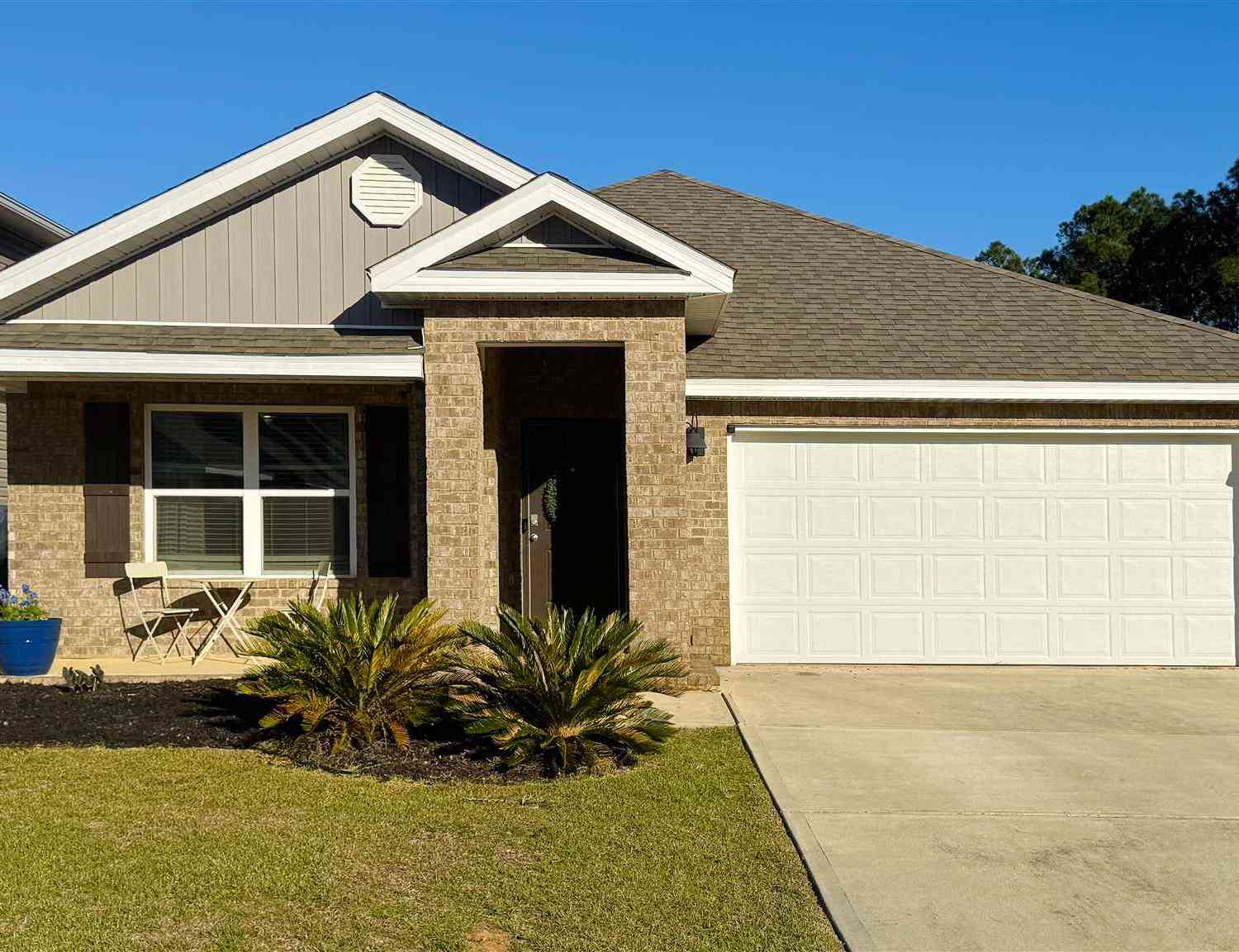 Homes For Sale - 10545 Queens Gate Cir<br/> Pensacola, FL 32506