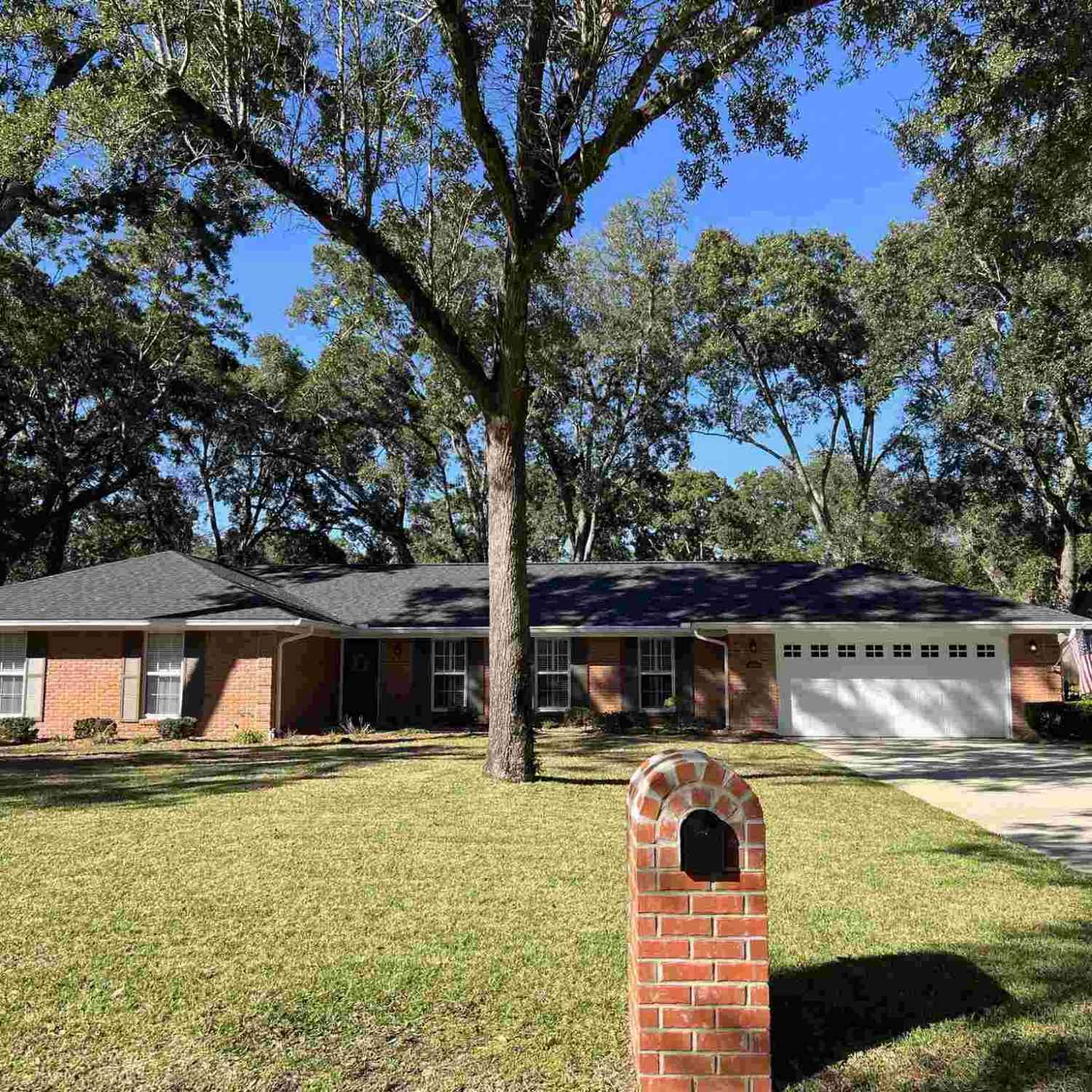 Homes For Sale - 6215 Windwood Dr<br/> Pensacola, FL 32504