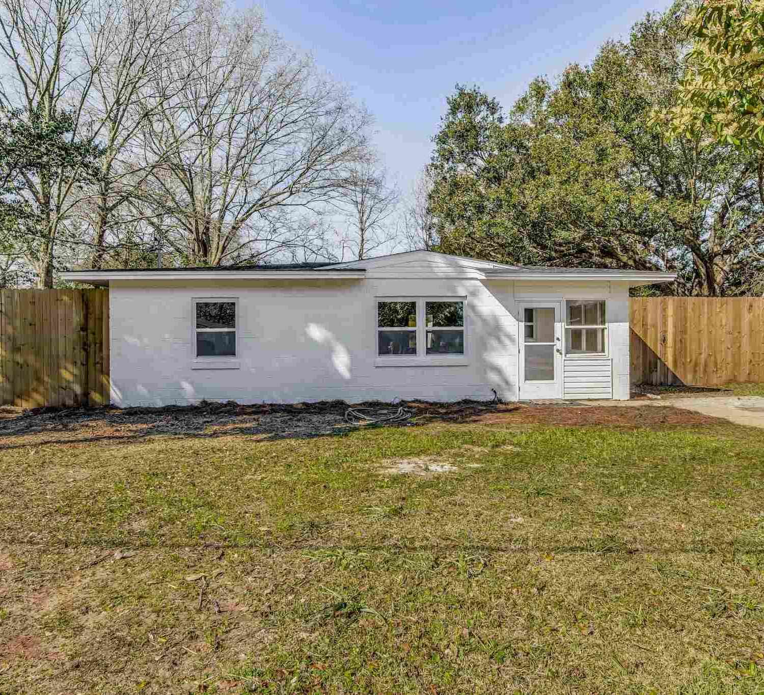 Homes For Sale - 1421 N 48th Ave<br/> Pensacola, FL 32506
