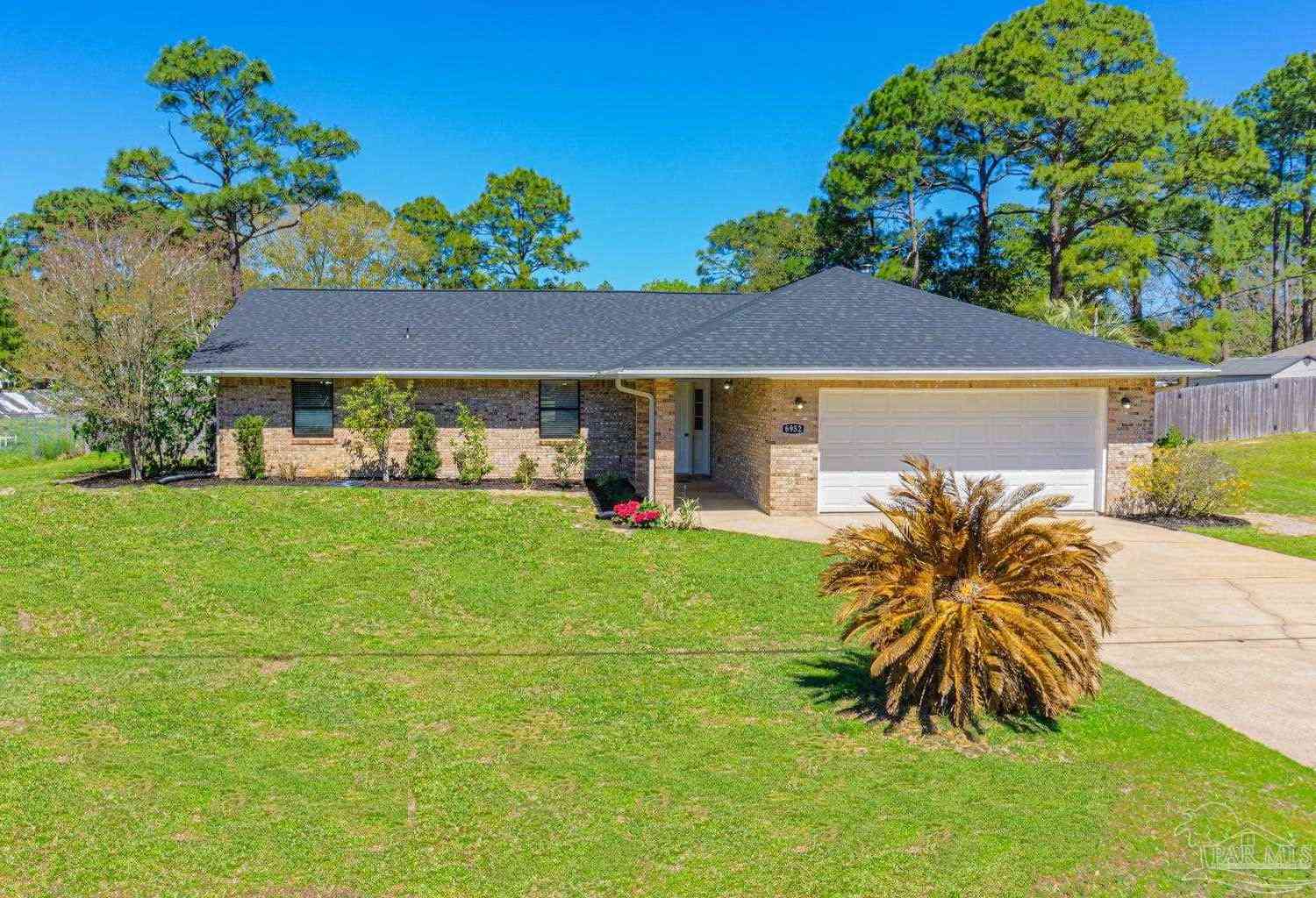 Homes For Sale - 6952 Flintwood St<br/> Navarre, FL 32566