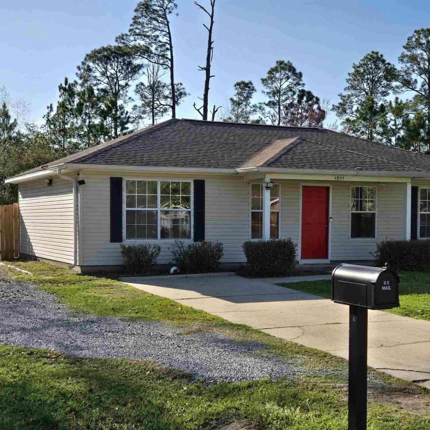 Homes For Sale - 4927 Susan St<br/> Milton, FL 32570