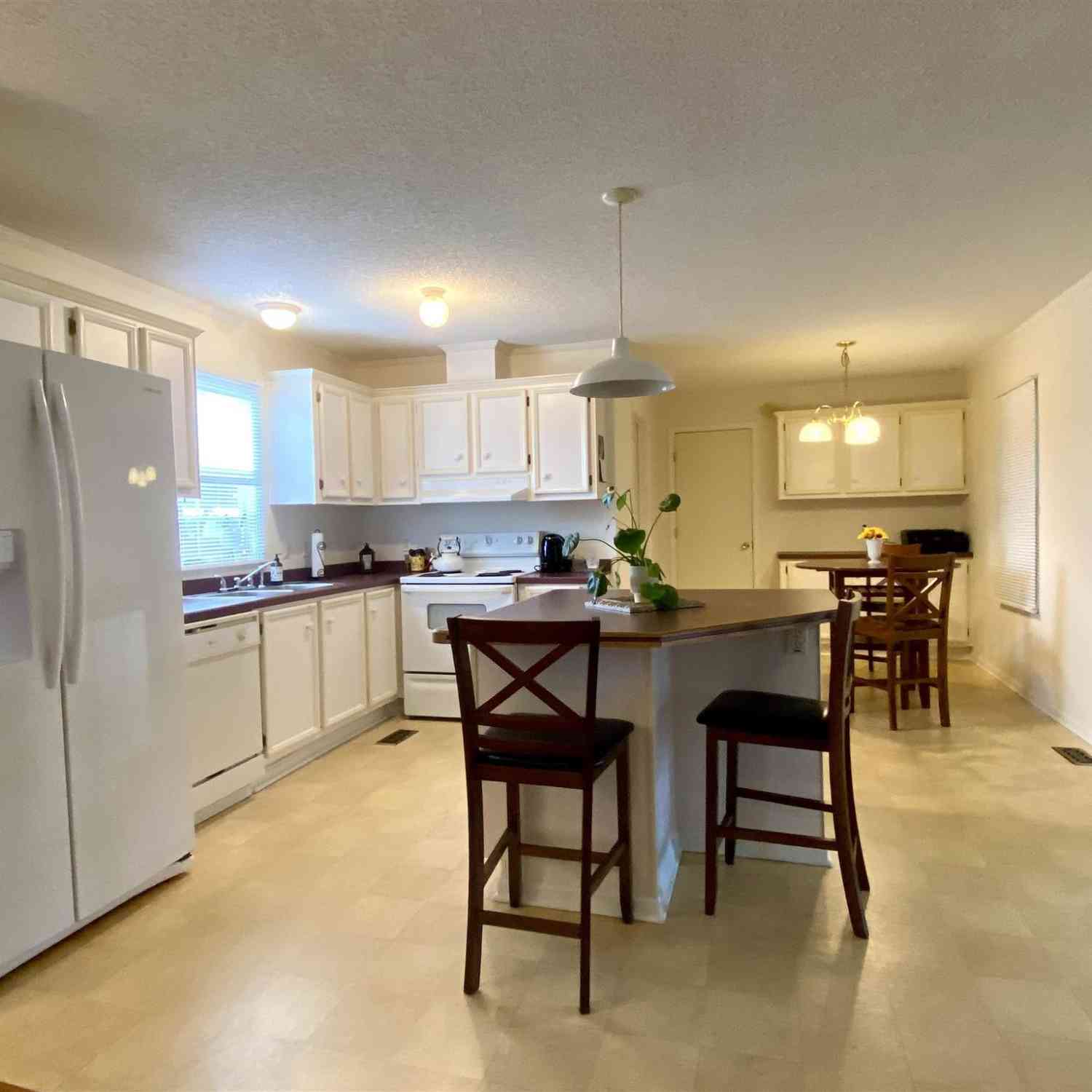 Mobile Home For Sale - 5116 Central Dr<br/> Pace, FL 32571
