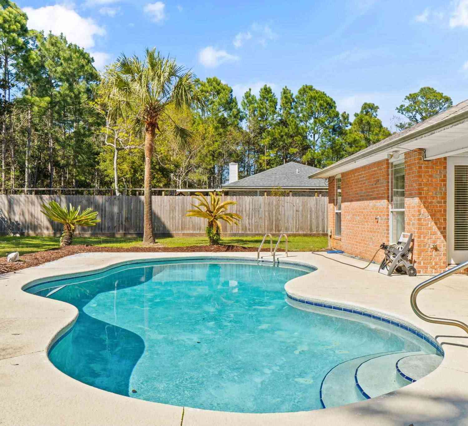 Homes For Sale - 1048 Woodlore Cir<br/> Gulf Breeze, FL 32563