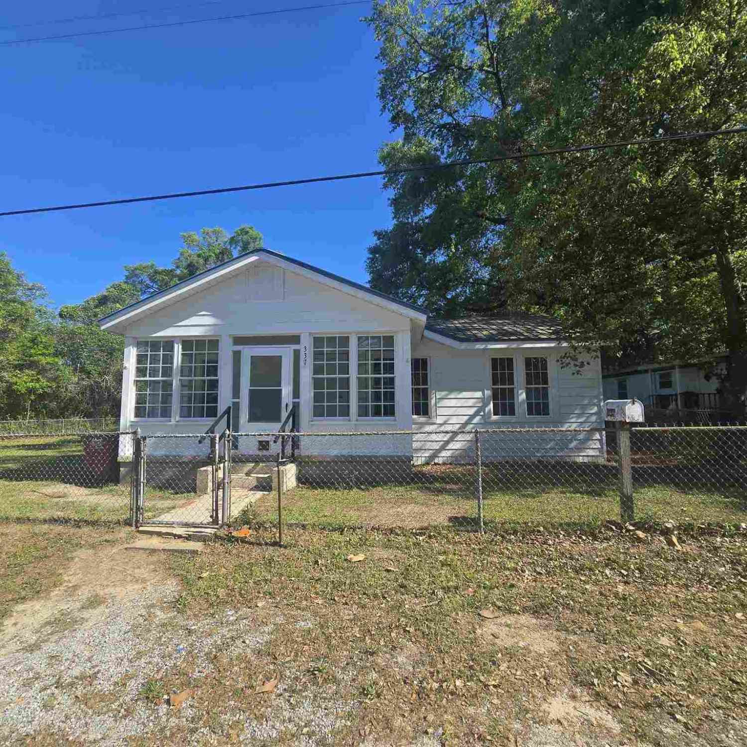 Homes For Sale - 337 E Chestnut Ave<br/> Crestview, FL 32539