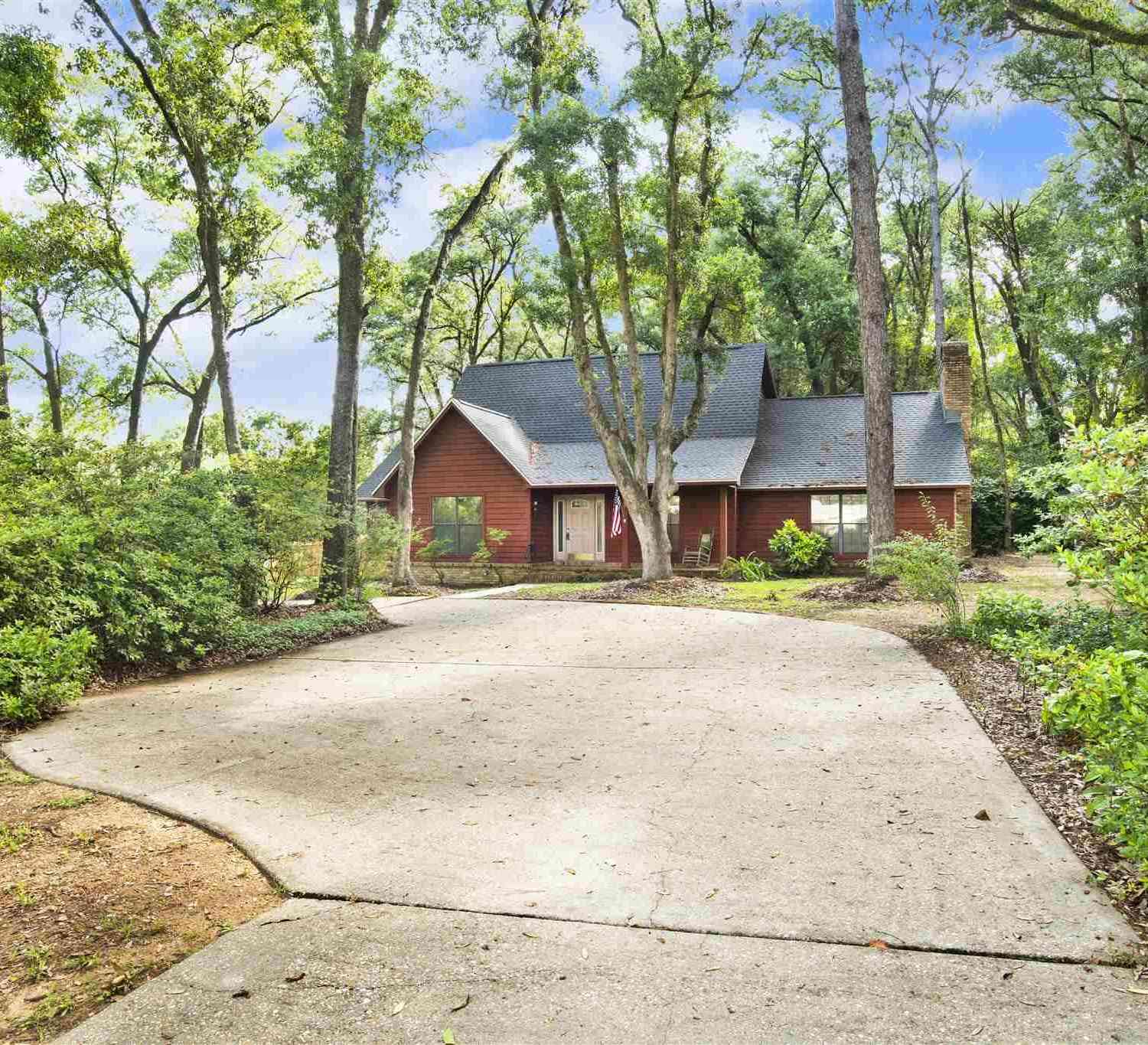 Homes For Sale - 2821 Mandeville Ln<br/> Pensacola, FL 32526