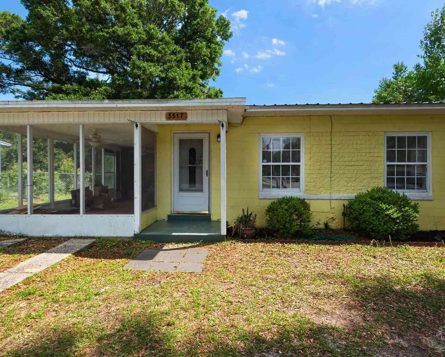 Homes For Sale - 5517 W Jackson St<br/> Pensacola, FL 32506
