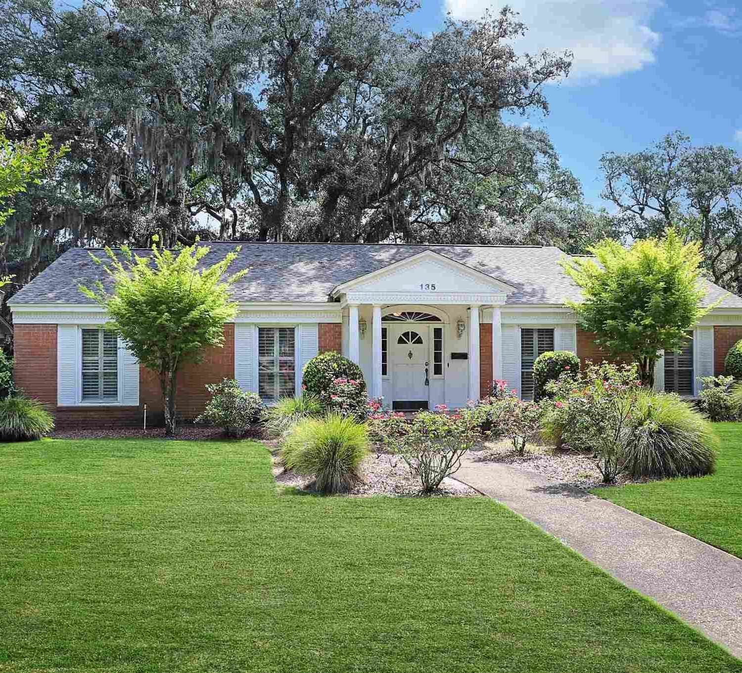 Homes For Sale - 135 Highpoint Dr<br/> Gulf Breeze, FL 32561