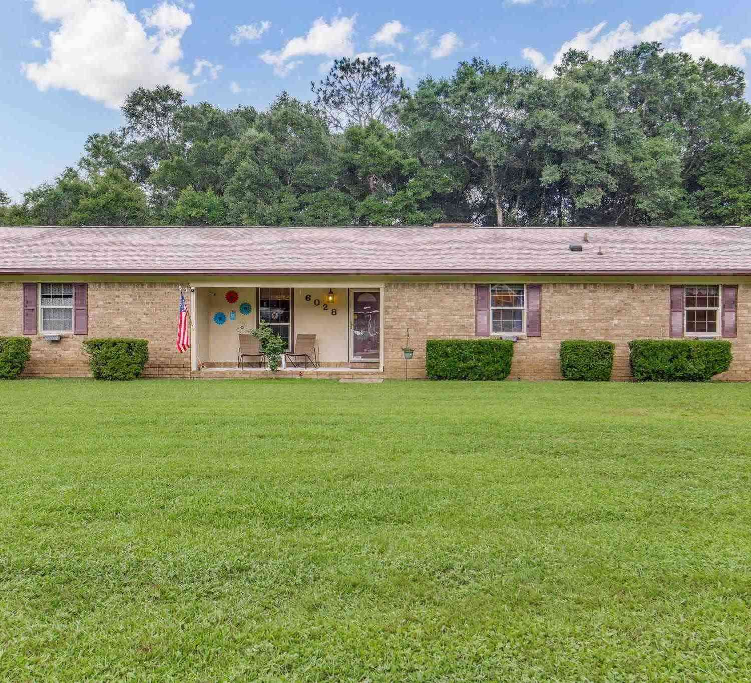 Homes For Sale - 6028 Laurelwood Dr<br/> Milton, FL 32570