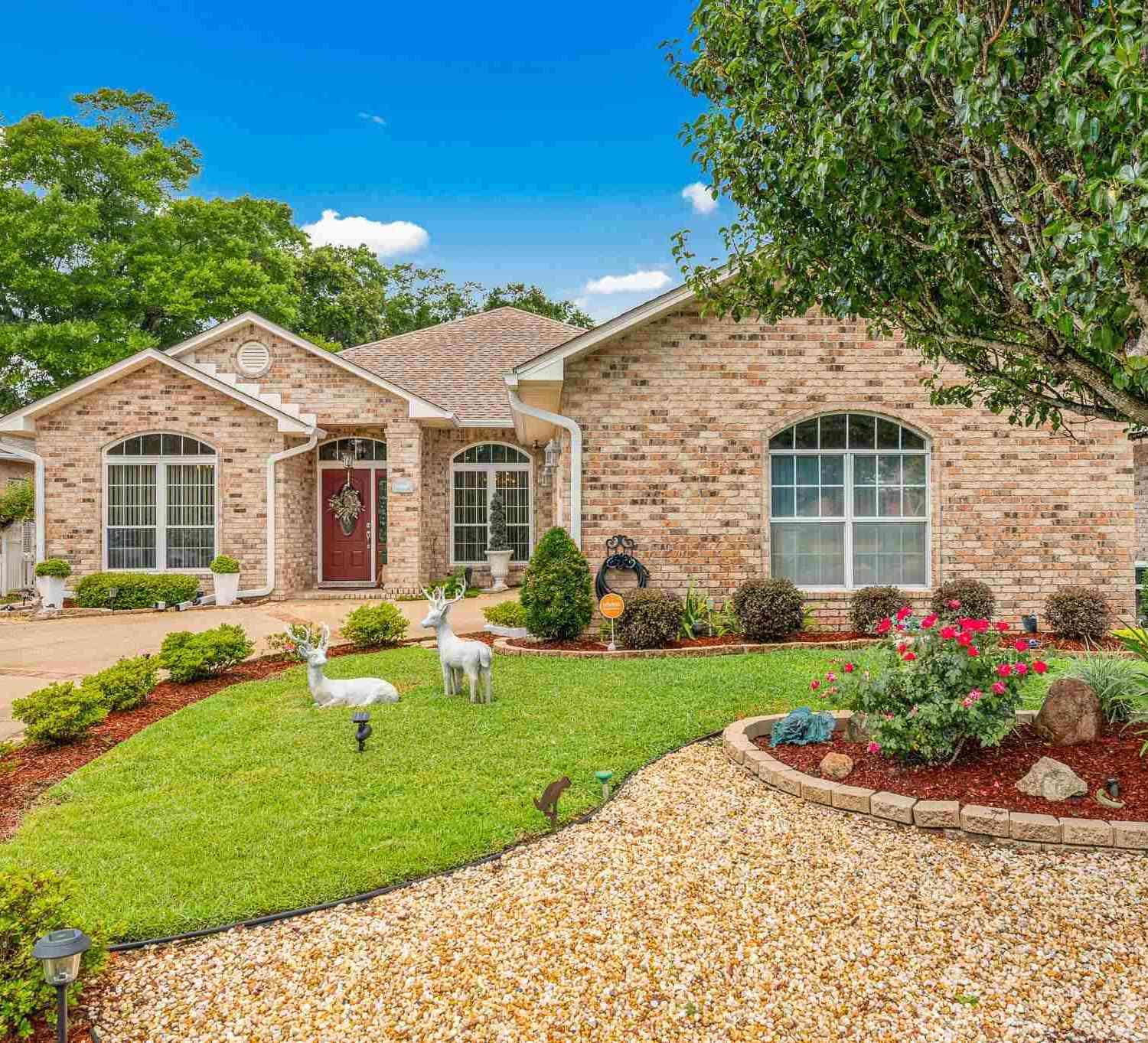 Homes For Sale - 8511 Sawmill Run<br/> Pensacola, FL 32514