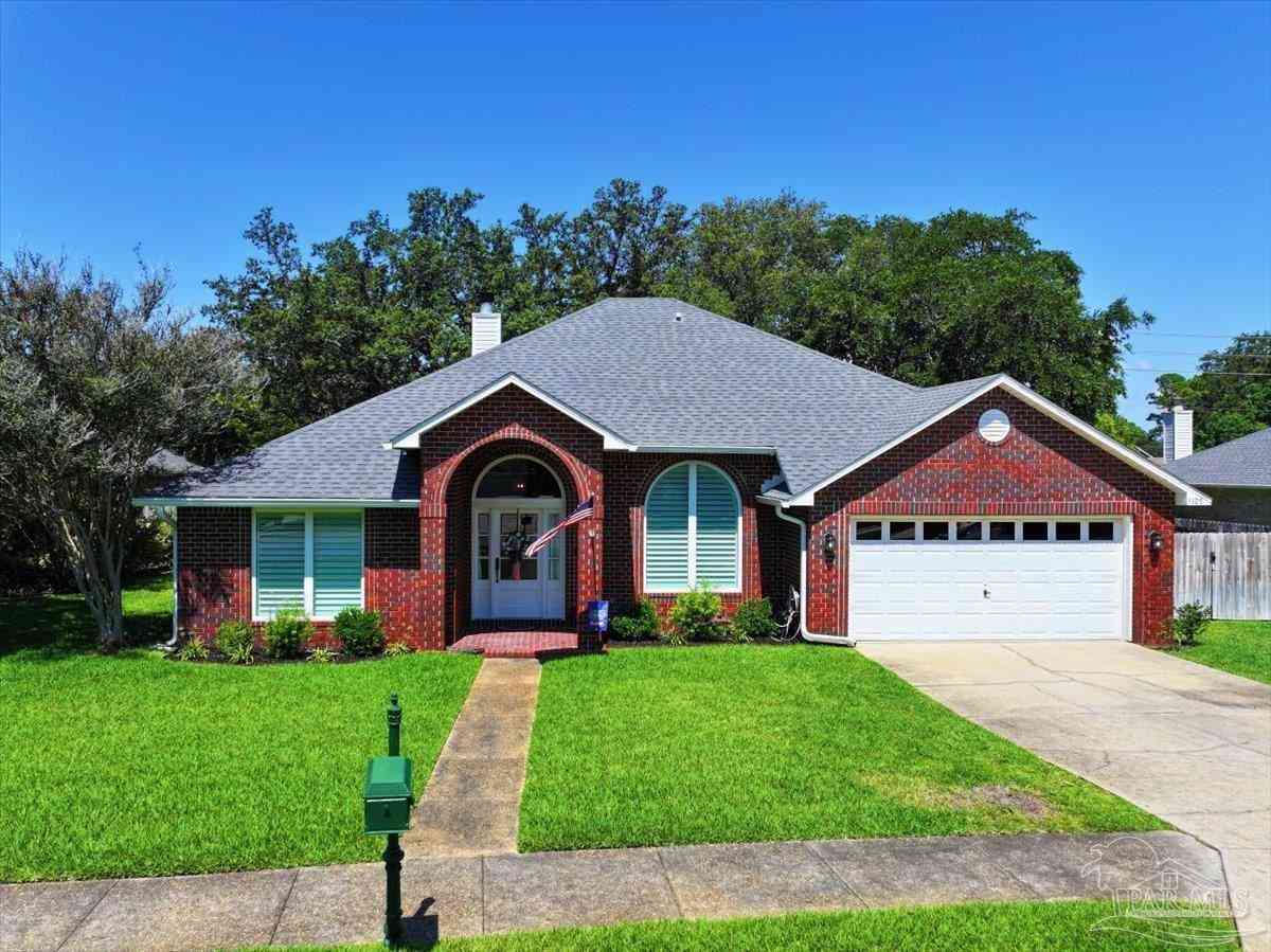 Homes For Sale - 1107 Tiger Trace Blvd<br/> Gulf Breeze, FL 32563
