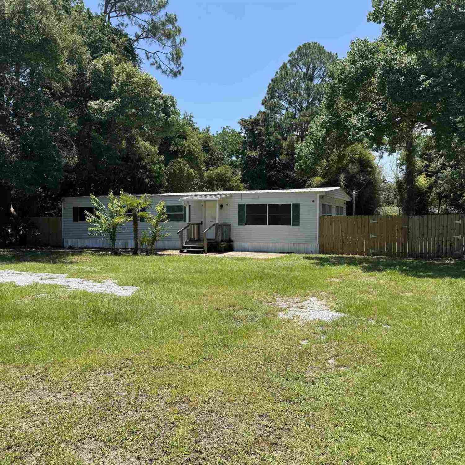 Mobile Home For Sale - 909 Gordon Ave<br/> Pensacola, FL 32507