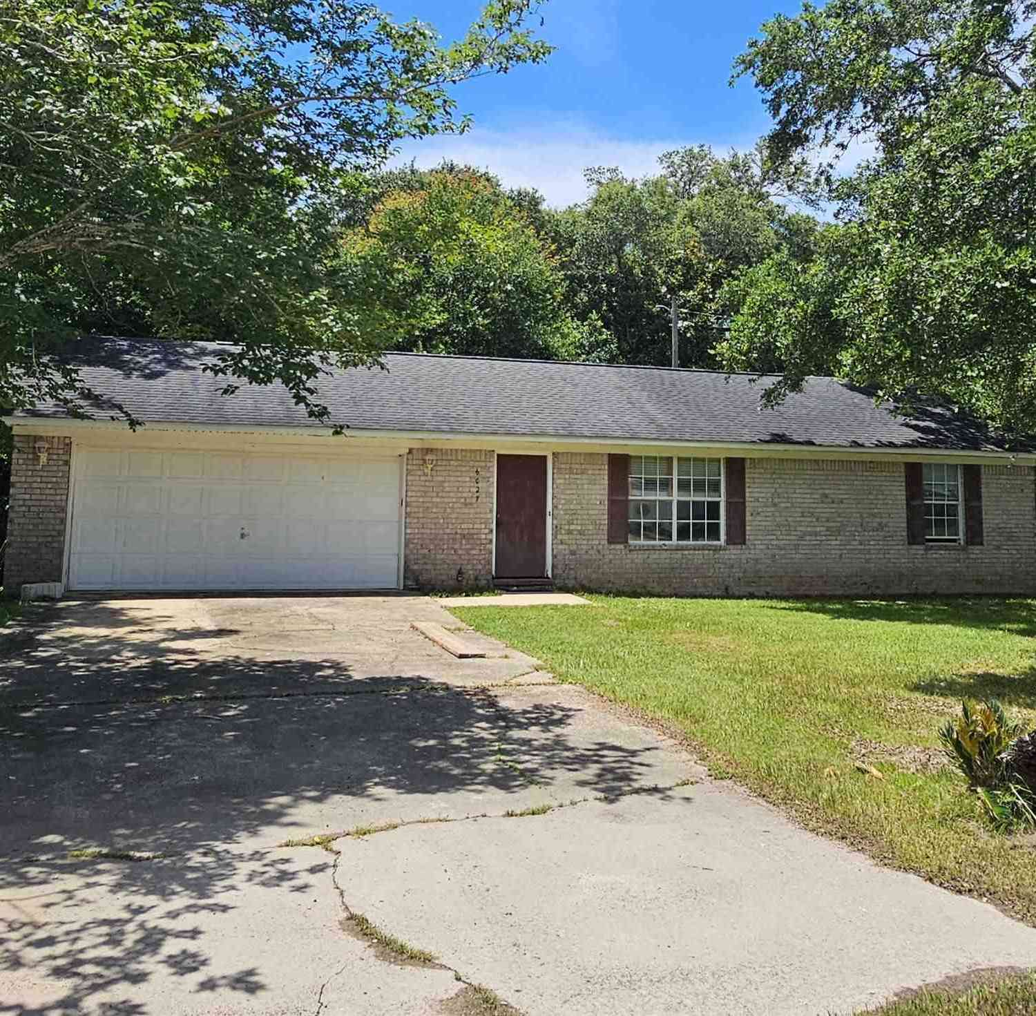 Homes For Sale - 6027 Villeneuve Ln<br/> Pensacola, FL 32526