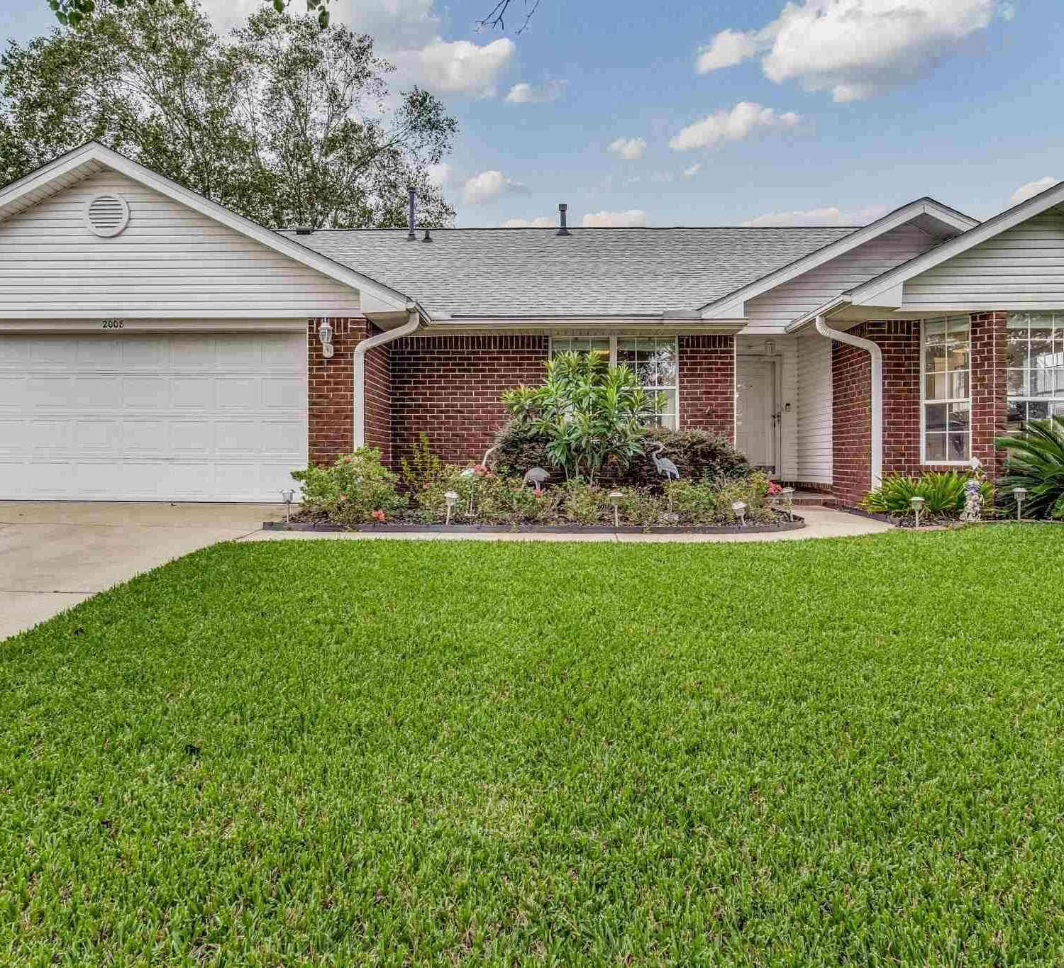 Homes For Sale - 2008 Jason Dr<br/> Cantonment, FL 32533