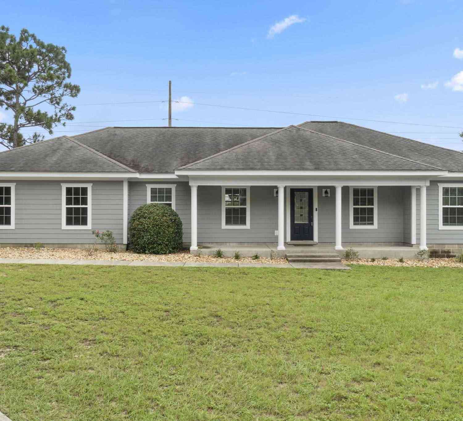 Homes For Sale - 5695 Meadowlark Cir<br/> Milton, FL 32570