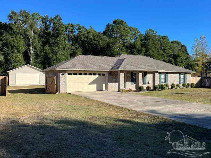 Homes For Sale - 5819 Hermitage Cir<br/> Milton, FL 32570