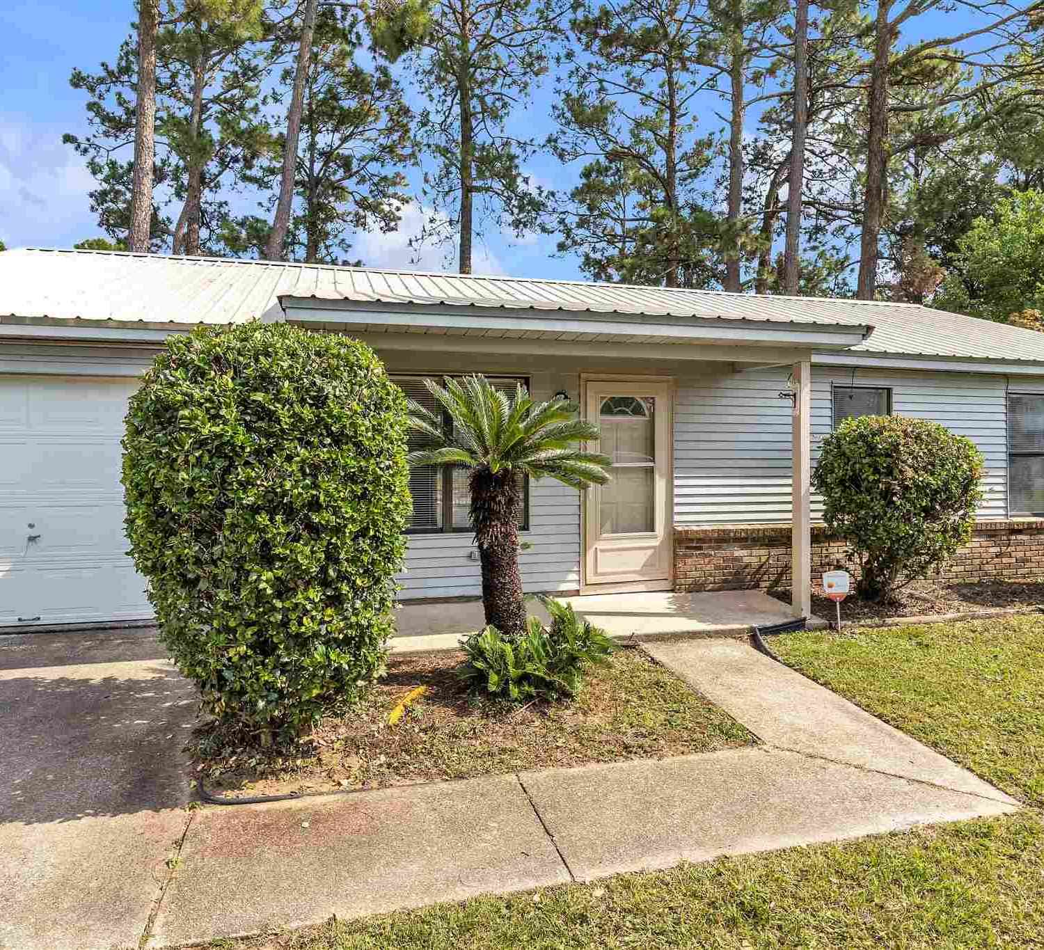 Homes For Sale - 7823 Montego Dr<br/> Pensacola, FL 32506