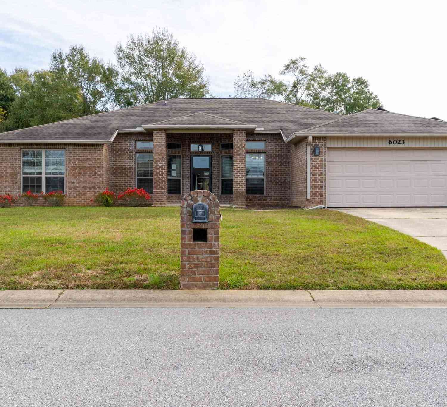 Homes For Sale - 6023 Chester Dr<br/> Pensacola, FL 32526