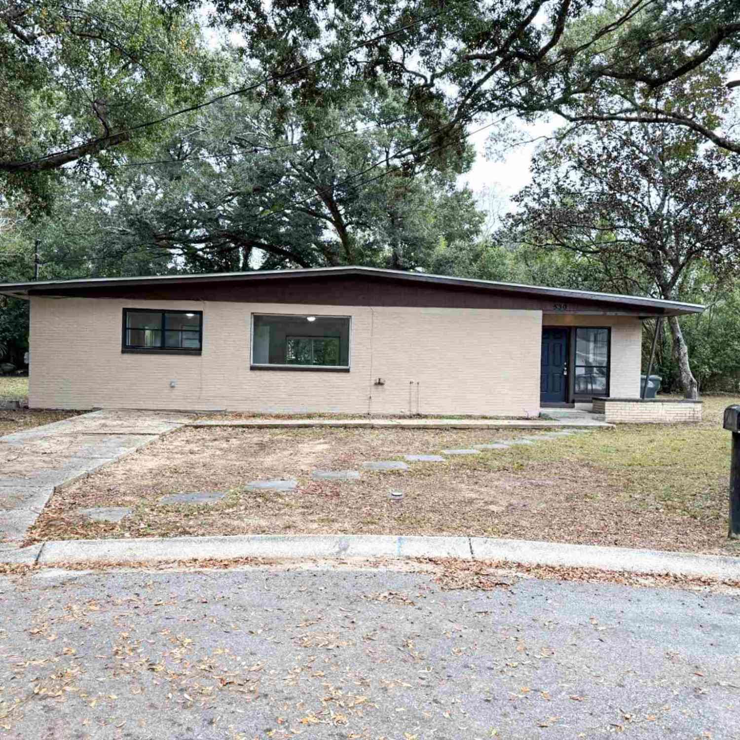 Homes For Sale - 530 S Edgewood Cir<br/> Pensacola, FL 32506