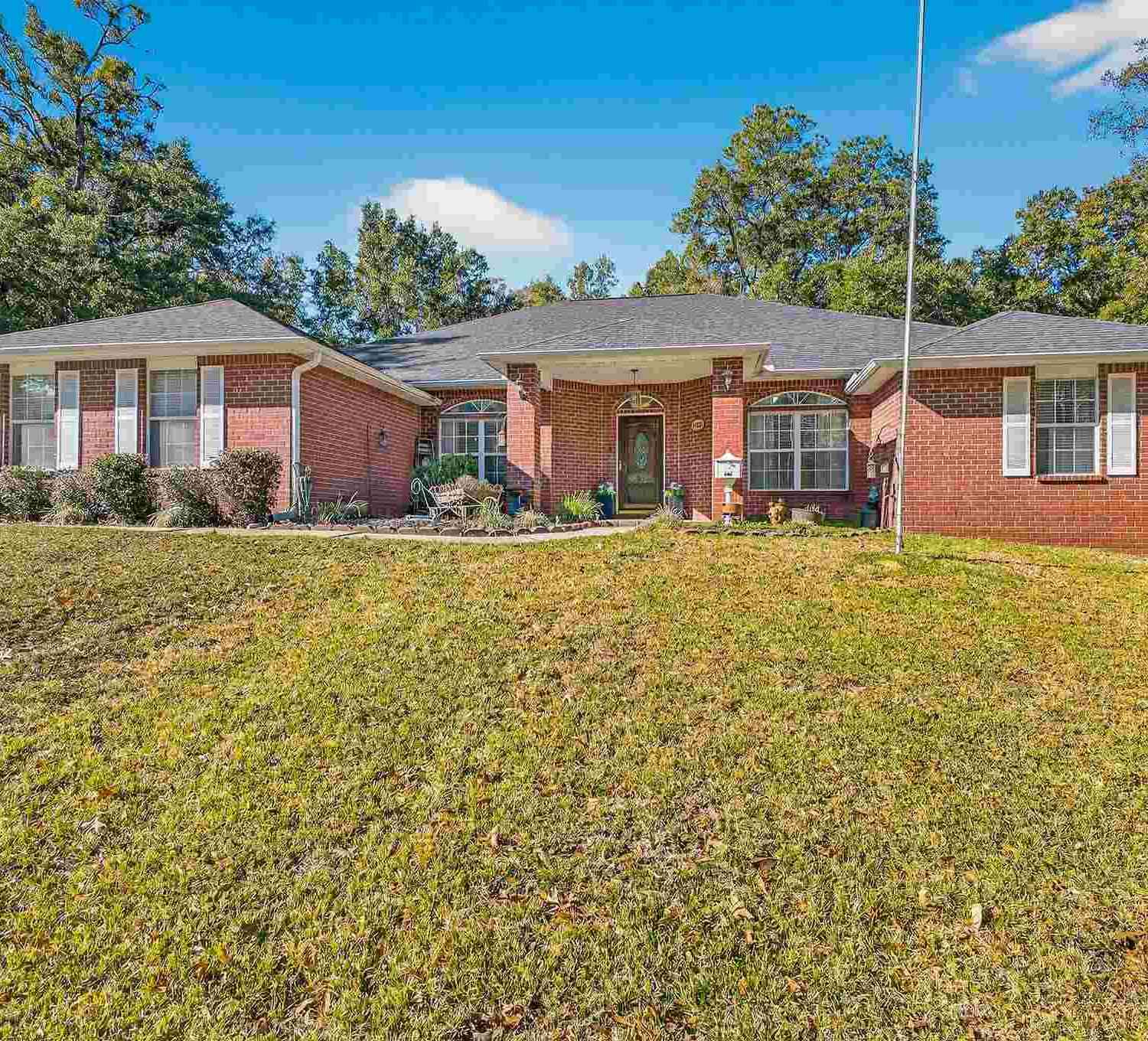 Homes For Sale - 5733 Mill Pond Ln<br/> Milton, FL 32583