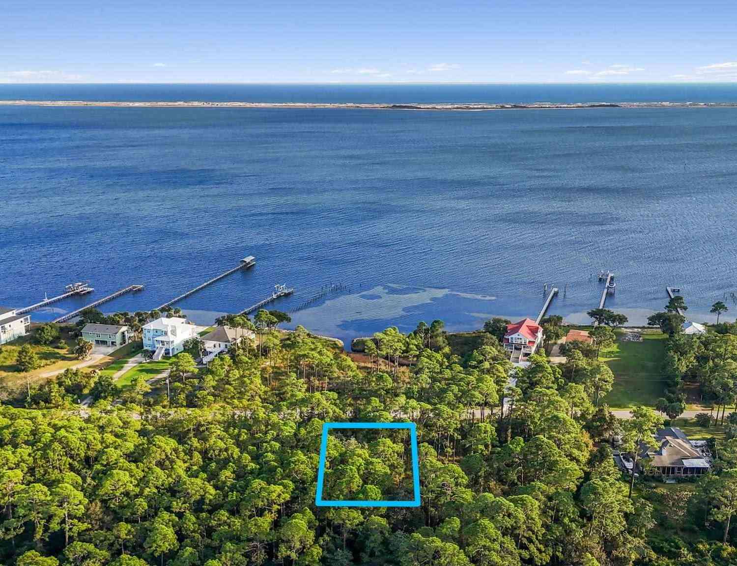Vacant Land For Sale - 5494 Soundside Dr<br/> Gulf Breeze, FL 32563