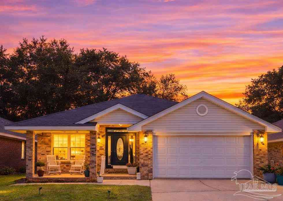 Homes For Sale - 2509 Eclipse Ln<br/> Pensacola, FL 32514