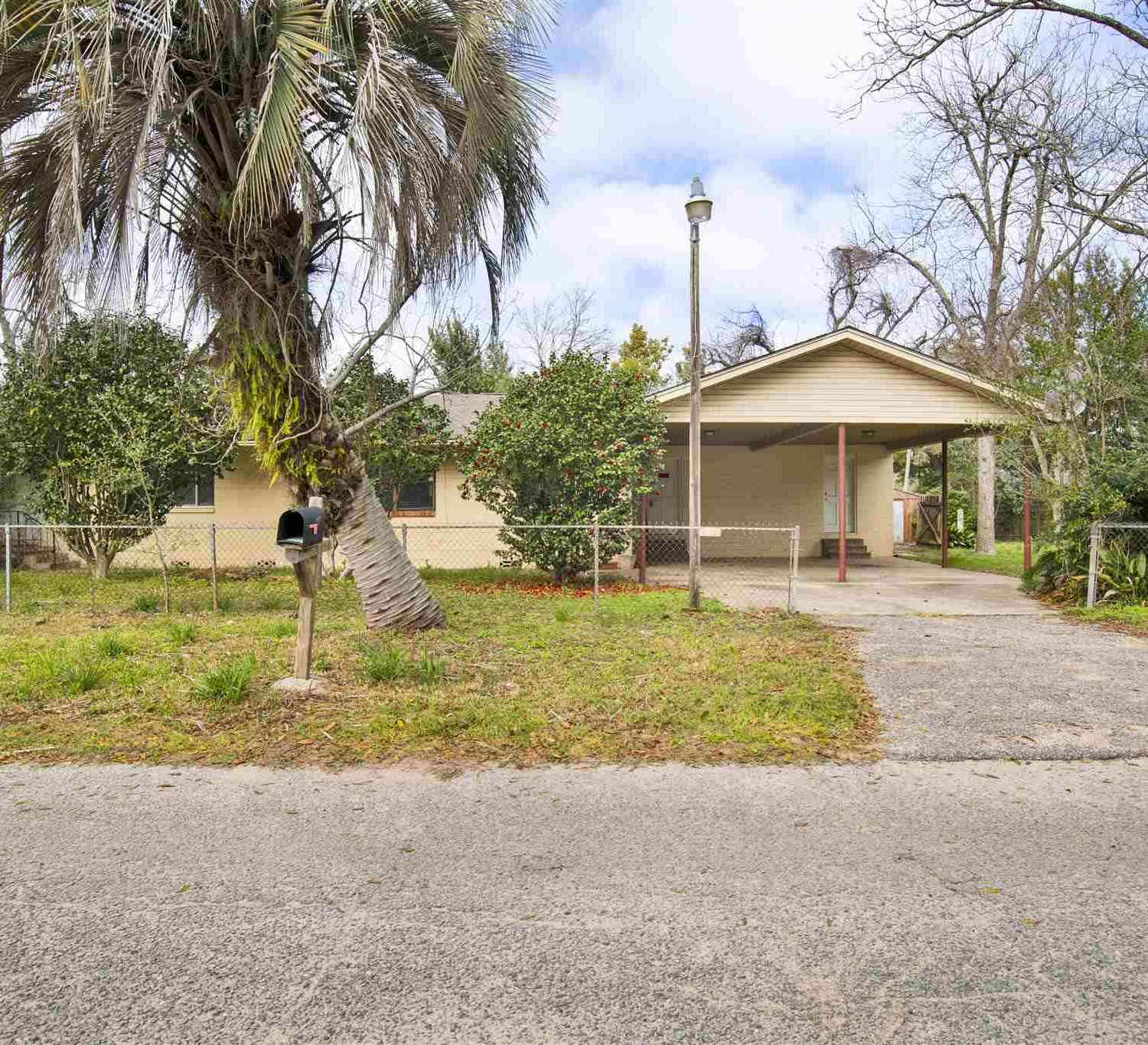 Homes For Rent - 2802 W Gonzalez St<br/> Pensacola, FL 32505