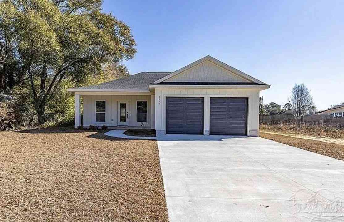 Homes For Sale - 8338 Raleigh Cir<br/> Pensacola, FL 32534