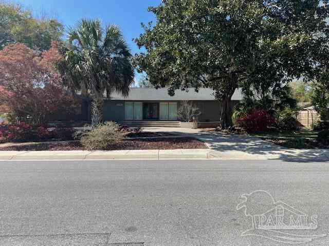 Homes For Sale - 4415 Piedmont Rd<br/> Pensacola, FL 32503