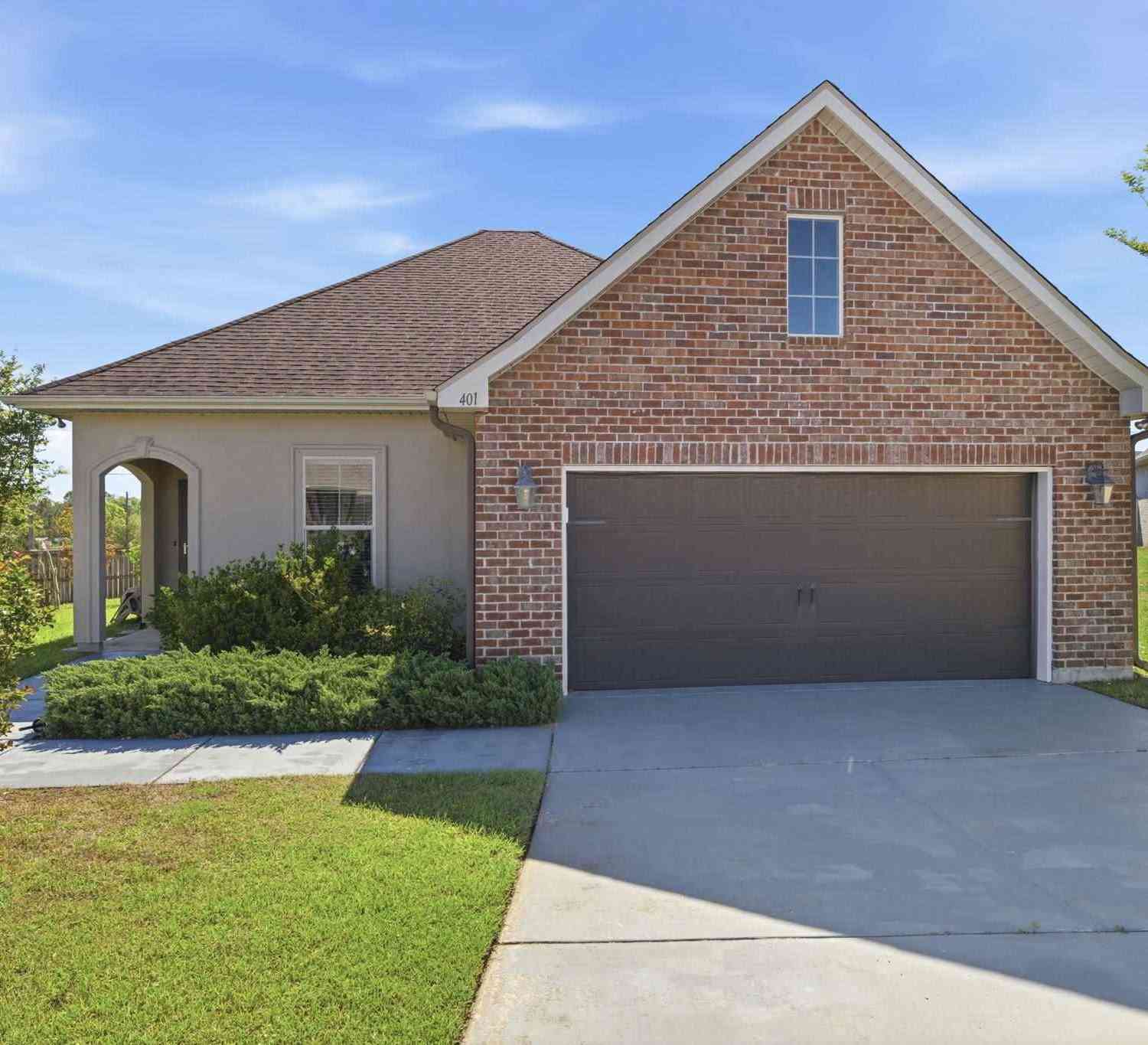 Homes For Sale - 401 Waterbury Ct<br/> Cantonment, FL 32533