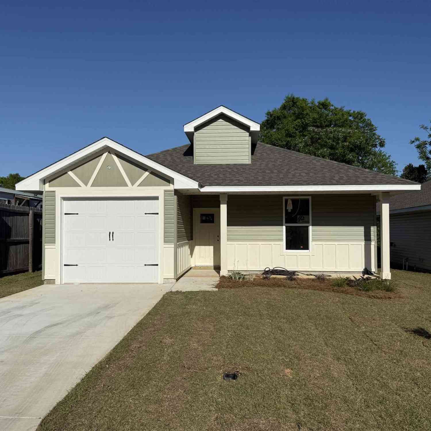 Homes For Sale - 5208 Statler Ave<br/> Pensacola, FL 32507