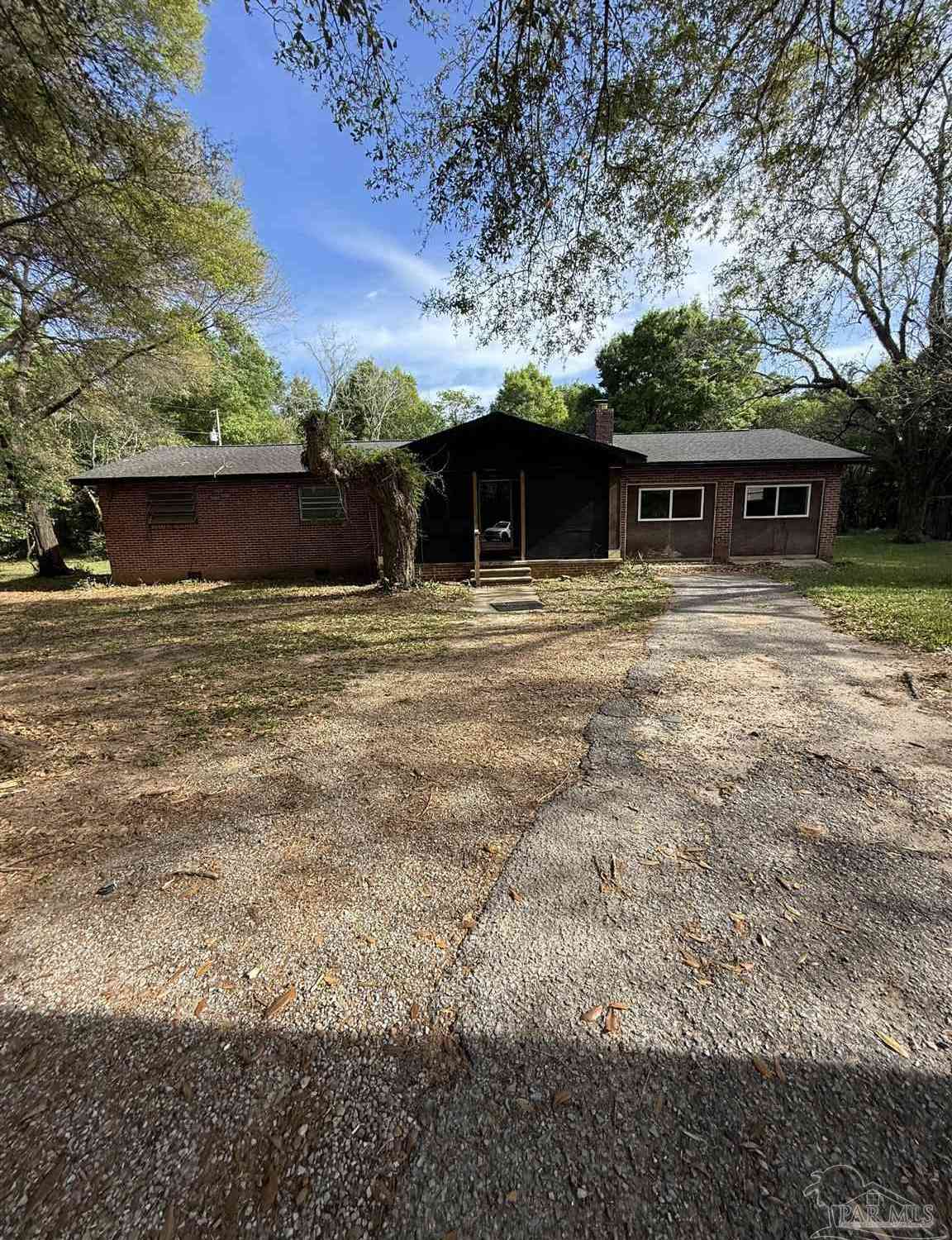 Homes For Sale - 123 Hancock Ln<br/> Pensacola, FL 32503