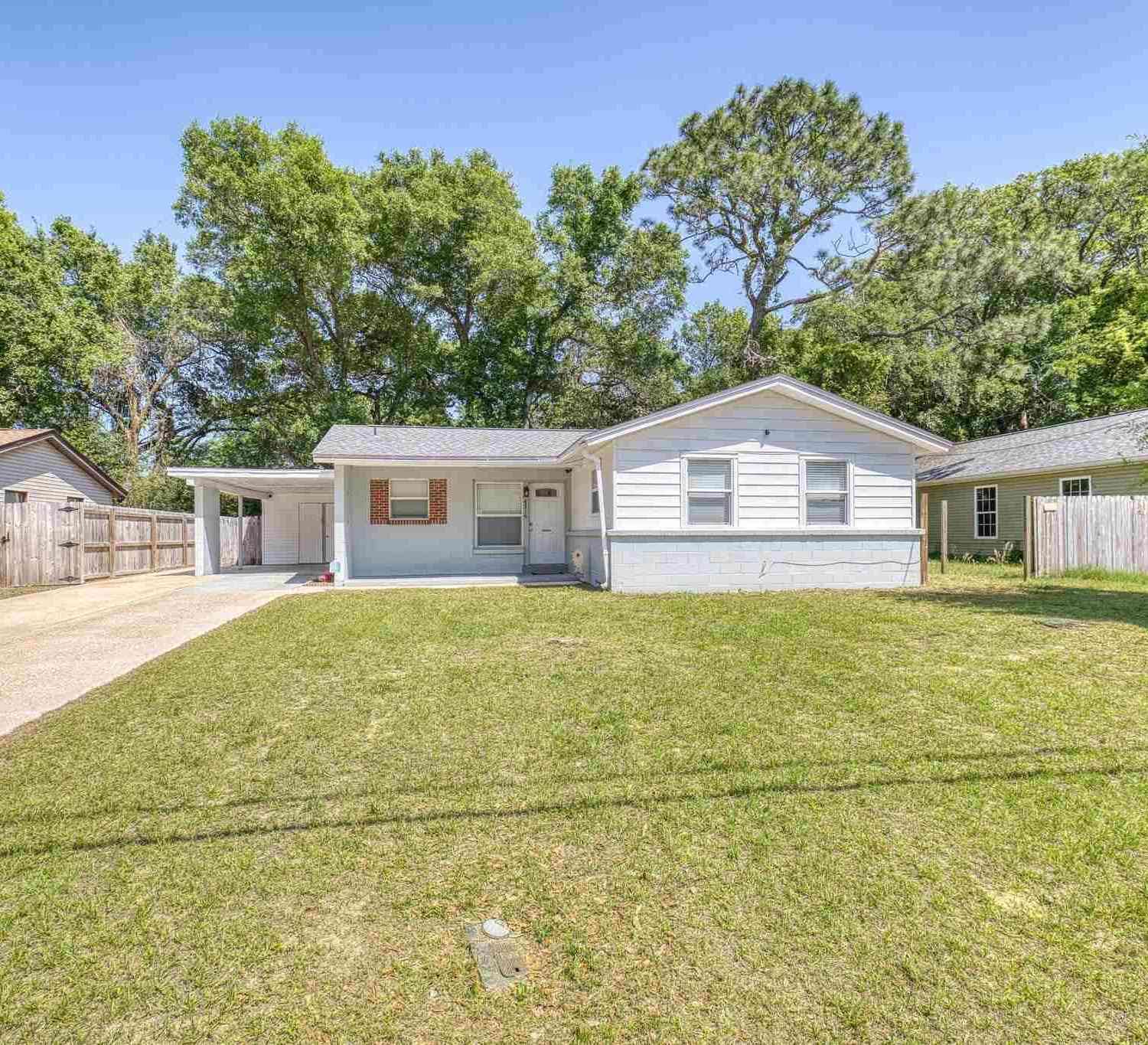Homes For Sale - 4516 E Montclair Rd<br/> Pensacola, FL 32505