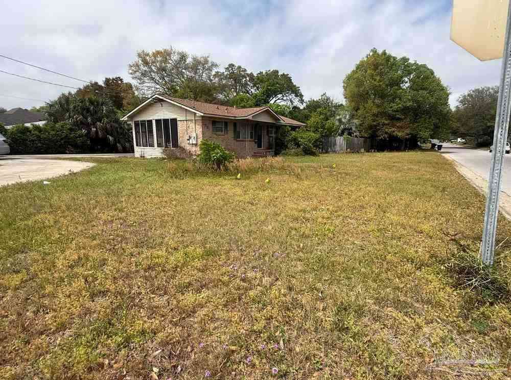 Homes For Sale - 1001 Knowles Ave<br/> Pensacola, FL 32503