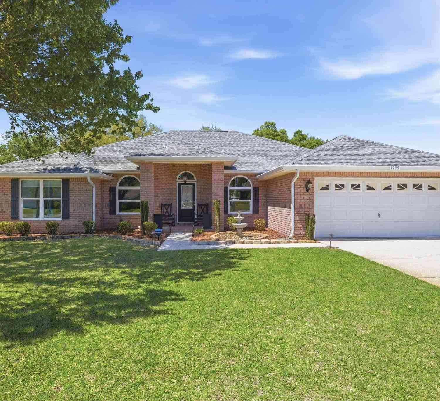 Homes For Sale - 1959 Hawthorne Dr<br/> Navarre, FL 32566