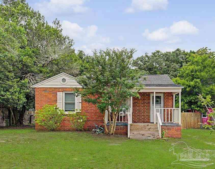 Homes For Sale - 514 NW Syrcle Dr<br/> Pensacola, FL 32507