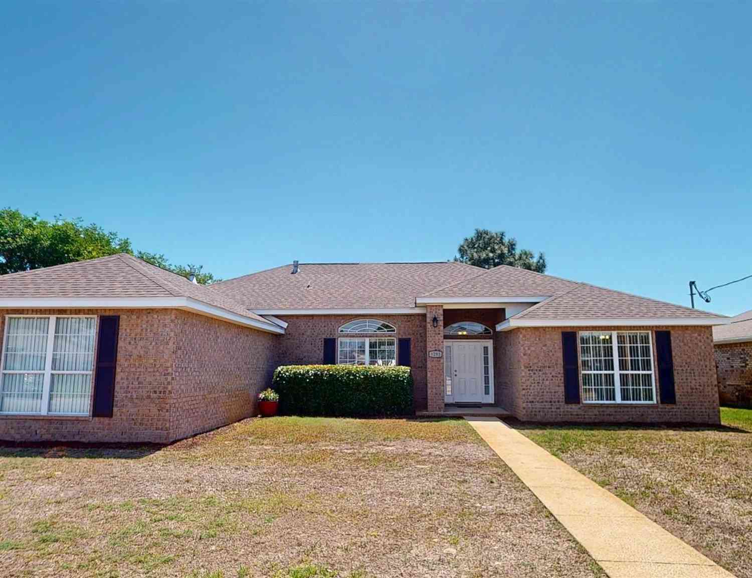 Homes For Sale - 8293 Onich Dr<br/> Navarre, FL 32566